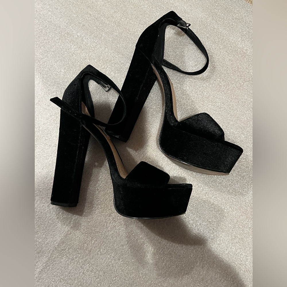 Black Velvet Steve Madden Platform Heel